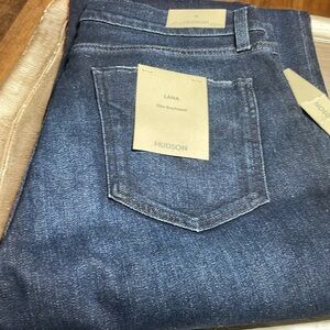 Hudson, Lana boyfriend jeans size 30 waist 16 inseam 27rolled NWT 🩵💙